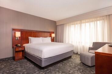 هتل Courtyard By Marriott Newark University Of Delaware