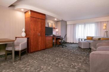 هتل Courtyard By Marriott Newark University Of Delaware