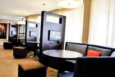 هتل Courtyard Salina