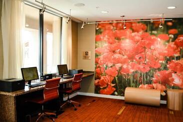 هتل Courtyard Salina