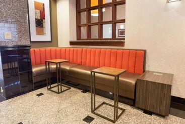 هتل Drury Inn & Suites Dayton North