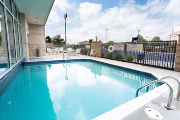 هتل Drury Inn & Suites Dayton North