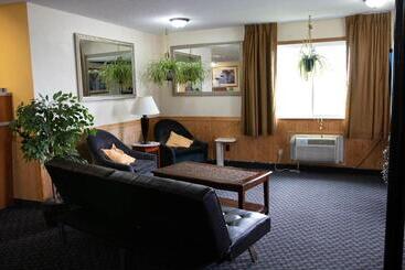 هتل East Grand Inn