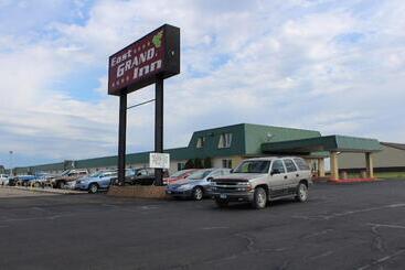 هتل East Grand Inn