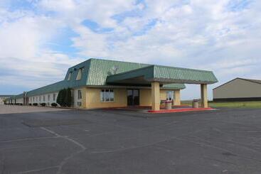 هتل East Grand Inn