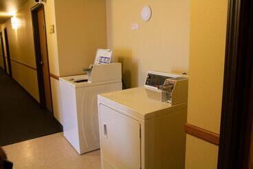 هتل East Grand Inn