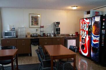 هتل East Grand Inn