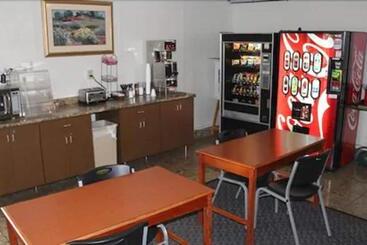هتل East Grand Inn