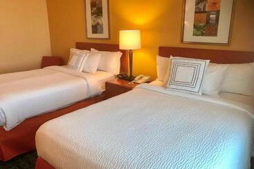 هتل Fairfield Inn And Suites Sacramento Airport Natomas