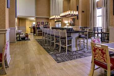 هتل Hampton Inn & Suites Dodge City