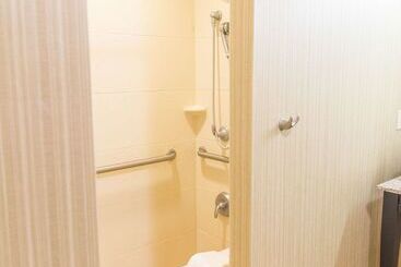 هتل Hampton Inn & Suites Dodge City