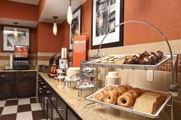 هتل Hampton Inn & Suites By Hilton Fargo Medical Center