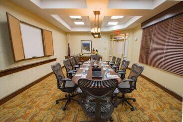 هتل Hilton Garden Inn Watertown/thousand Islands