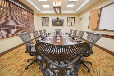 هتل Hilton Garden Inn Watertown/thousand Islands