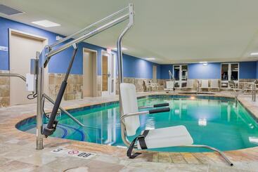 Holiday Inn Express Hotel & Suites Salina, An Ihg