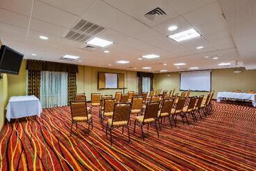 Holiday Inn Express Hotel & Suites Salina, An Ihg