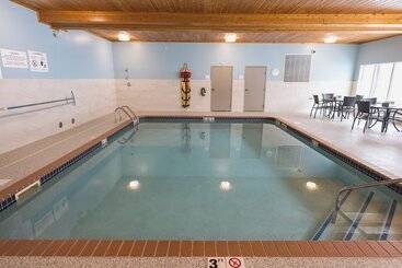 هتل Holiday Inn Express & Suites Marquette, An Ihg
