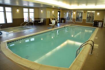 هتل Holiday Inn Express & Suites Youngstown West Austintown By Ihg