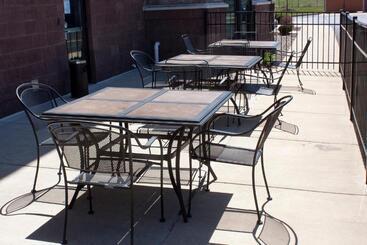 هتل Holiday Inn Express & Suites Youngstown West   Austintown By Ihg