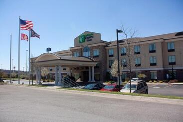 هتل Holiday Inn Express & Suites Youngstown West   Austintown By Ihg