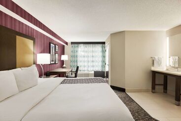 هتل La Quinta By Wyndham Newark   Elkton