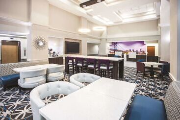 هتل La Quinta By Wyndham Newark   Elkton