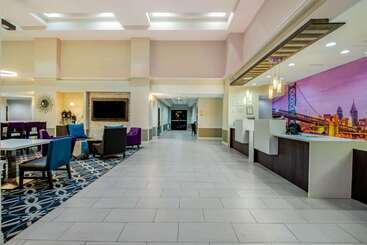 هتل La Quinta By Wyndham Newark   Elkton