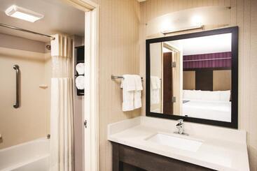 هتل La Quinta By Wyndham Newark Elkton