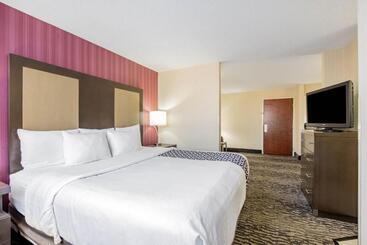 هتل La Quinta By Wyndham Newark   Elkton