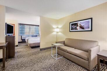 هتل La Quinta By Wyndham Newark   Elkton