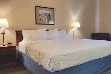 Magnuson Hotel West Liberty