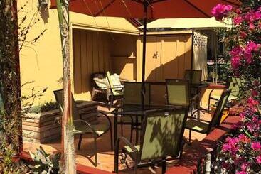 هتل Oasis Inn And Suites
