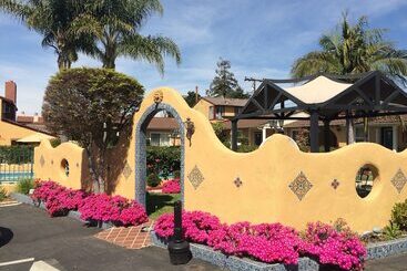 هتل Oasis Inn And Suites