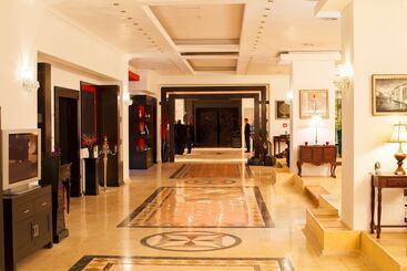 هتل Phoenicia Express