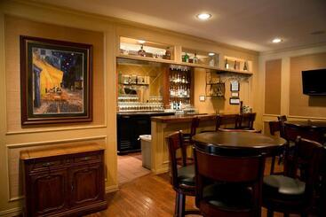 هتل The Sanford House Inn & Spa
