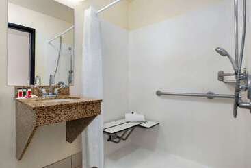 هتل Travelodge By Wyndham North Platte