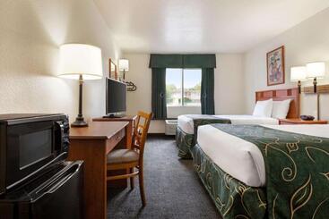 هتل Travelodge By Wyndham North Platte