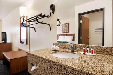 هتل Travelodge By Wyndham North Platte