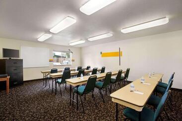 هتل Travelodge By Wyndham North Platte
