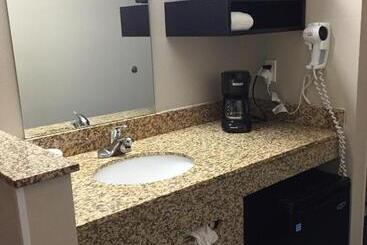 هتل Travelodge By Wyndham North Platte