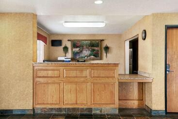 هتل Travelodge By Wyndham North Platte