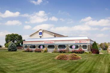 هتل Travelodge By Wyndham North Platte
