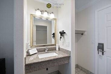 مُتل Gateway Lodge