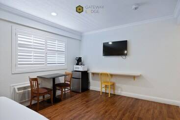 مُتل Gateway Lodge
