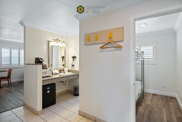 مُتل Gateway Lodge