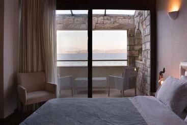 Enalio Suites