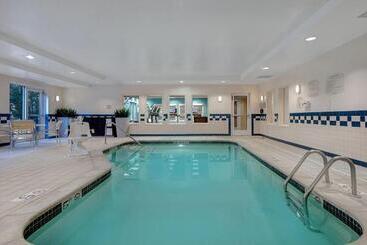 Fairfield Inn & Suites By Marriott Detroit Metro Airport Romulus