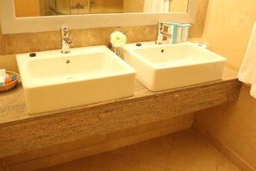 هتل Adrina Termal Health & Spa