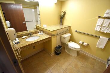 هتل Canad Inns Destination Center Grand Forks