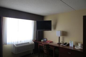 هتل Canad Inns Destination Center Grand Forks